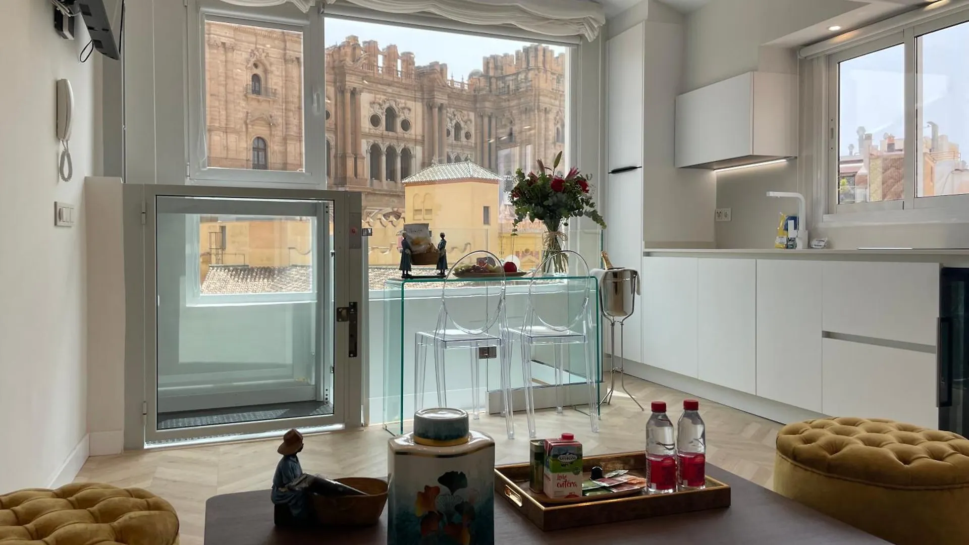 Apartment Cathedral Premium Suite Front View Malaga